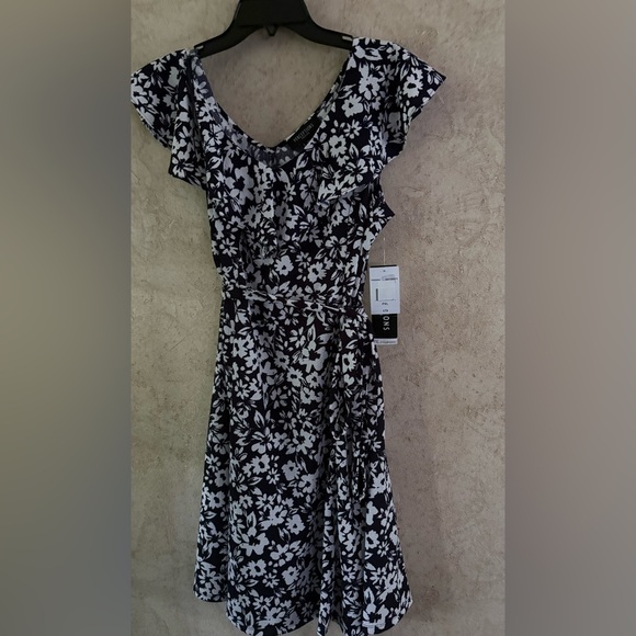 Perceptions Navy White Floral Dress (Bust 40”-42”
Waist 40”Length 36”) - Picture 2 of 7